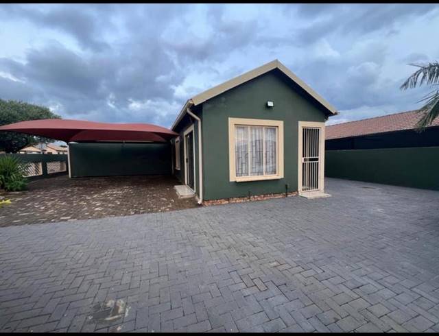 3 BEDROOM HOUSE FOR SALE IN SOSHANGUVE EAST